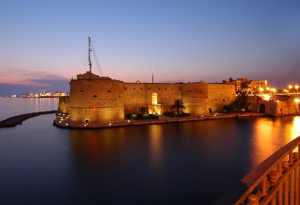 Taranto Castello illuminato