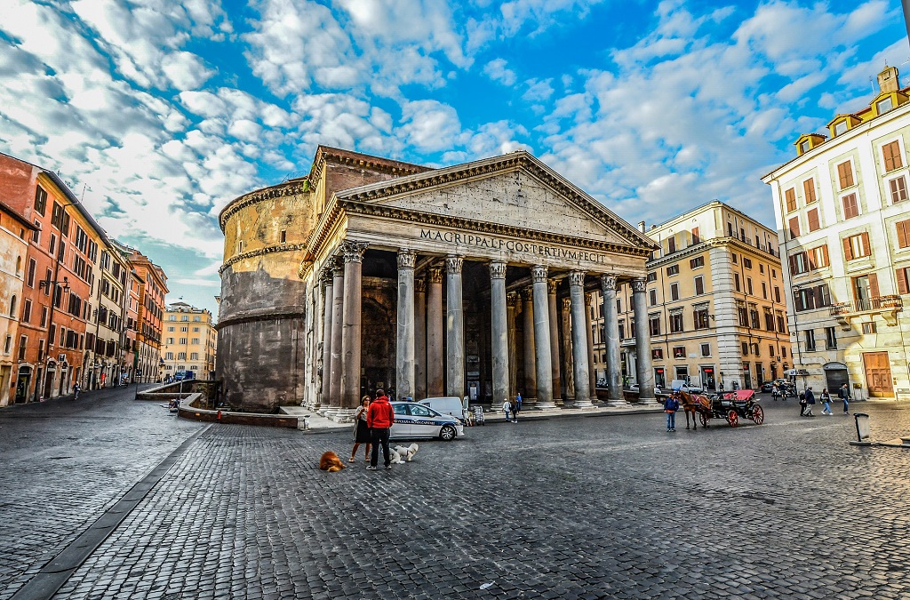 Pantheon, tour in Italia